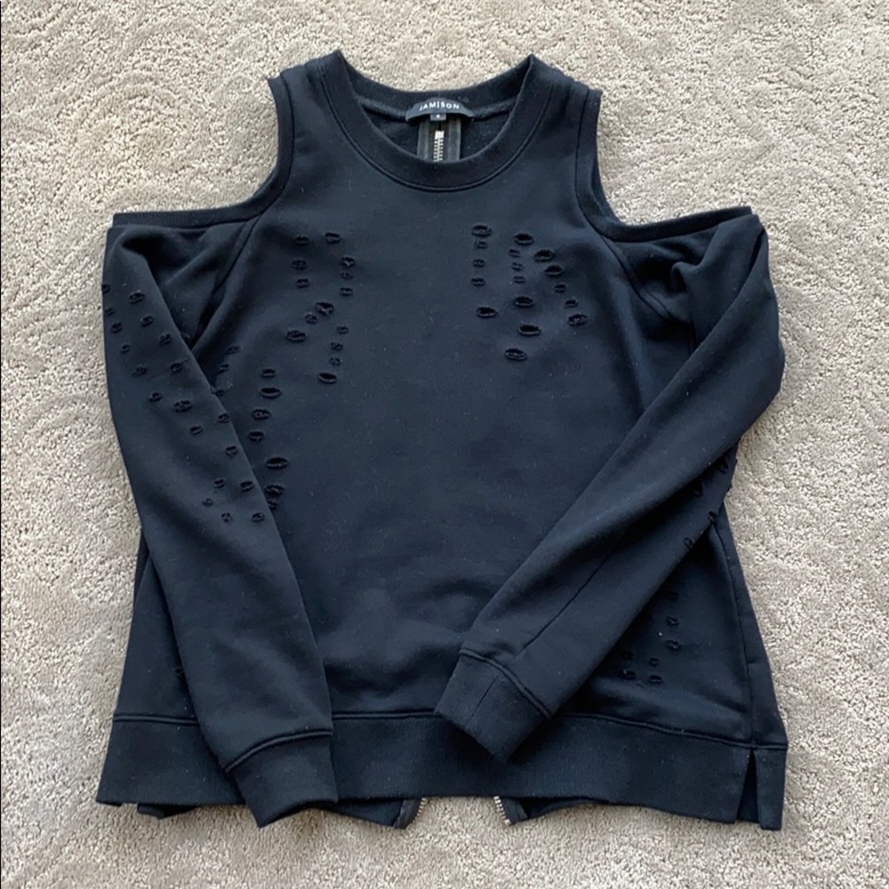 Evereve. Jamison Cold Shoulder Distressed Top